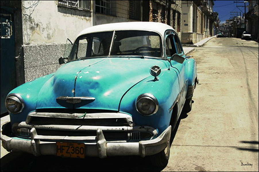 Kék autó Havannában