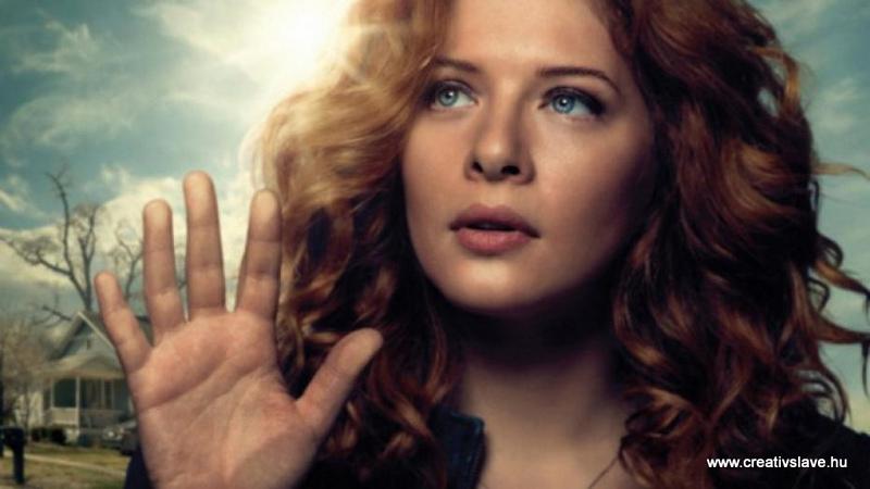 Julia Shumway (Rachelle Lefevre)